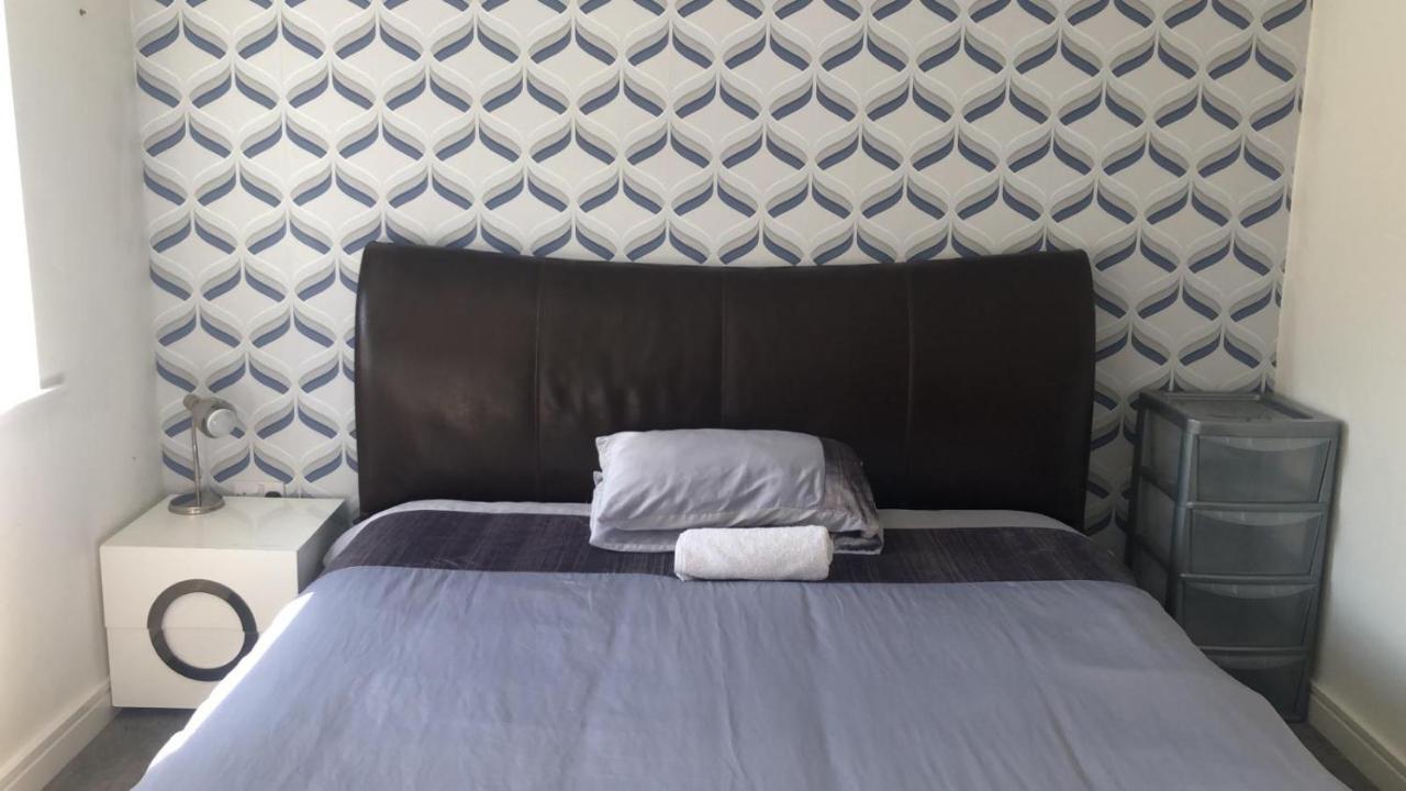 Superking Bedroom Close To The A30 Camborne Luaran gambar