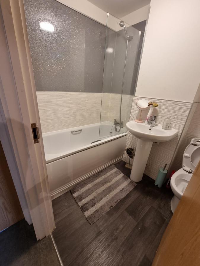 Superking Bedroom Close To The A30 Camborne Luaran gambar